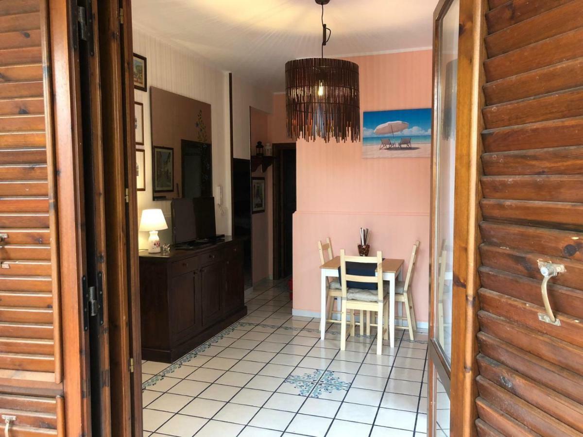 Chloe'S Apartment Ачиреале Экстерьер фото